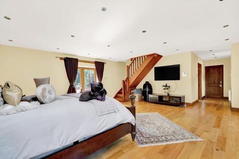 7 bedroom detached house to rent, Waterhouse Lane, Kingswood, Tadworth, Surrey, KT20
