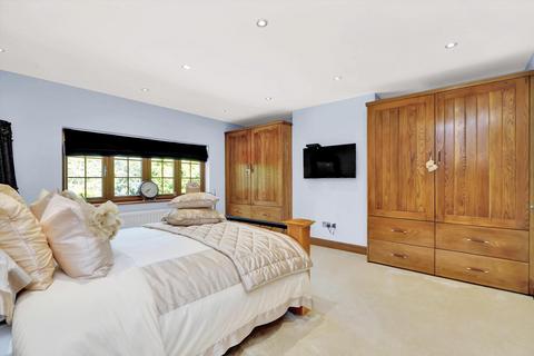 7 bedroom detached house to rent, Waterhouse Lane, Kingswood, Tadworth, Surrey, KT20