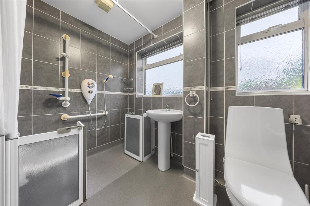 Bathroom.JPG