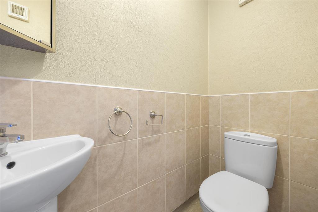 En Suite Toilet.JPG