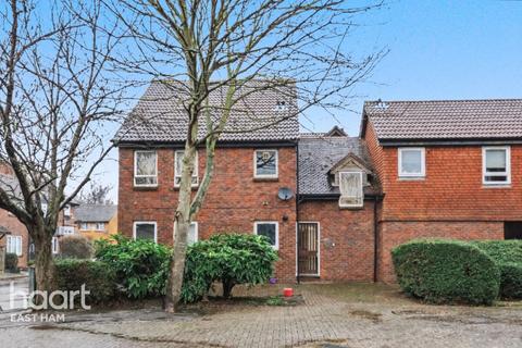 Studio for sale, Harper Road, London
