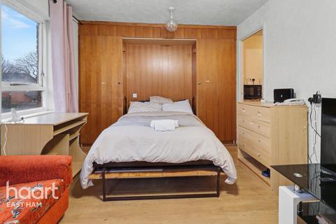 Studio for sale, Harper Road, London