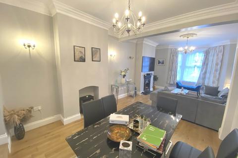 4 bedroom terraced house to rent, Parkhurst Road, London
