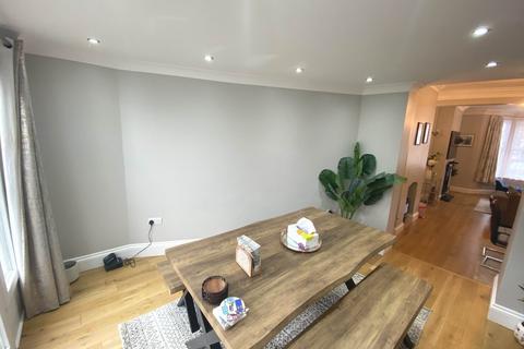 4 bedroom terraced house to rent, Parkhurst Road, London