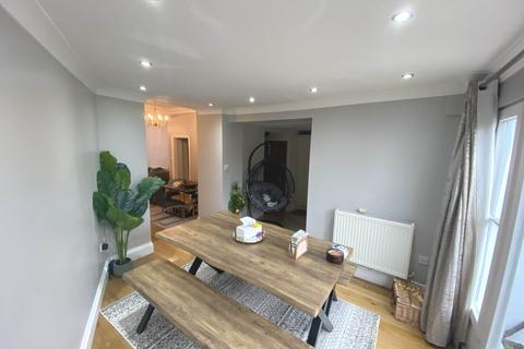 4 bedroom terraced house to rent, Parkhurst Road, London