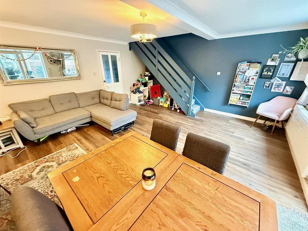 Lounge/Dining Room