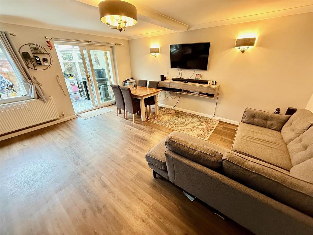 Lounge/Dining Room