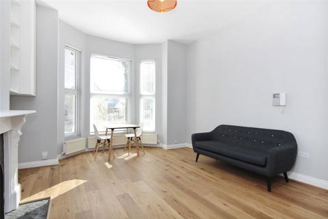 2 bedroom apartment to rent, Coverdale Road, London, W12