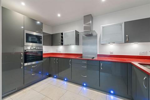 3 bedroom apartment for sale, Tudor Court, Liphook