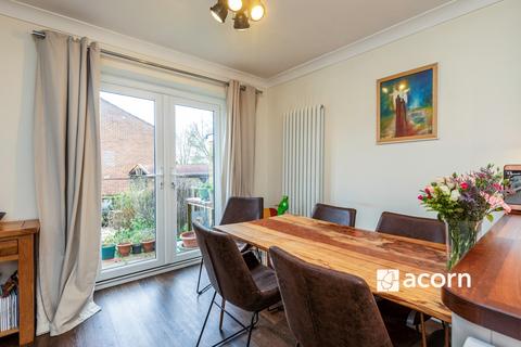 3 bedroom terraced house to rent, The Glade Walderslade ME5