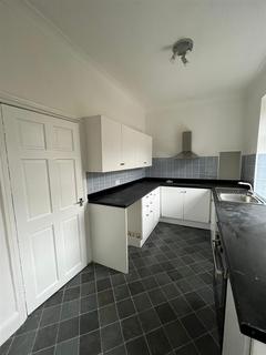 2 bedroom end of terrace house to rent, Lydgate, Northowram, Halifax