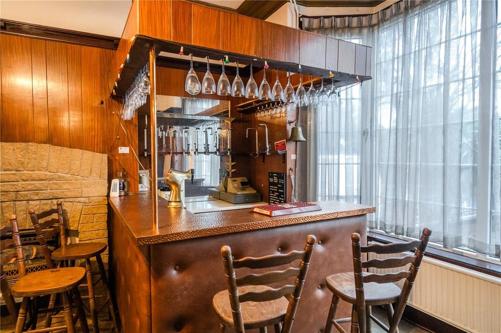 Bar/Lounge (2)