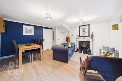 3 bedroom townhouse to rent, Blackthorn Road, Wymondham