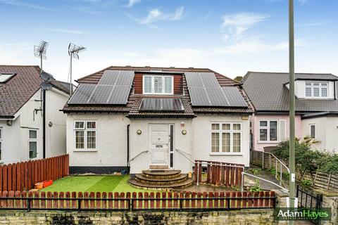 4 bedroom detached house for sale, North Crescent, London N3