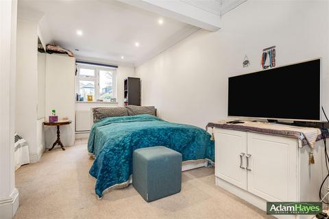 4 bedroom detached house for sale, North Crescent, London N3