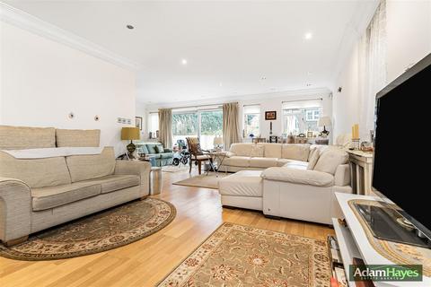 undefined, North Crescent, London N3