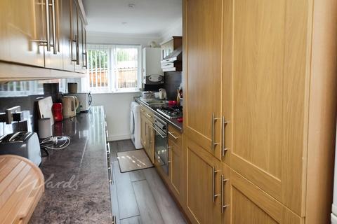 2 bedroom terraced house to rent, Stanhope Road Rochester ME2