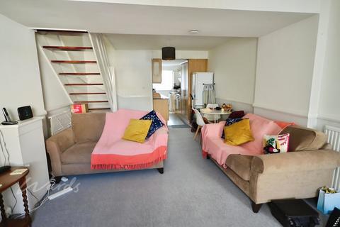 2 bedroom terraced house to rent, Stanhope Road Rochester ME2