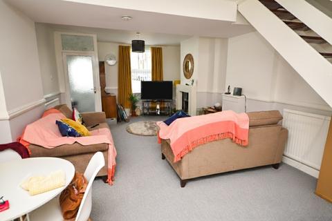 2 bedroom terraced house to rent, Stanhope Road Rochester ME2