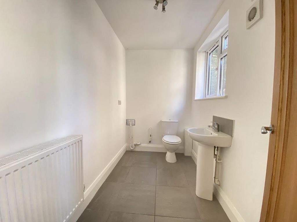 Cloakroom / utility room