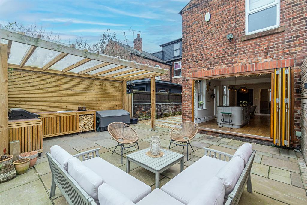 Rear Elevation & Outdoor Kitchen