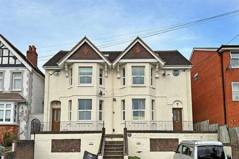 1 bedroom flat for sale, Brambletye Park Road, Redhill