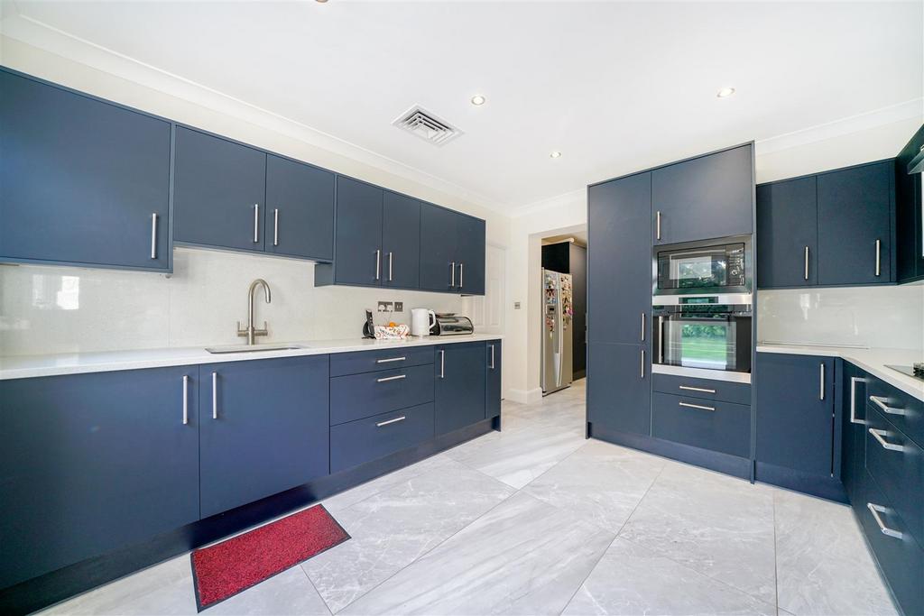 15 Morley Crescent - md85 CCWIh9 U42 Vrzu Vt J.jpg