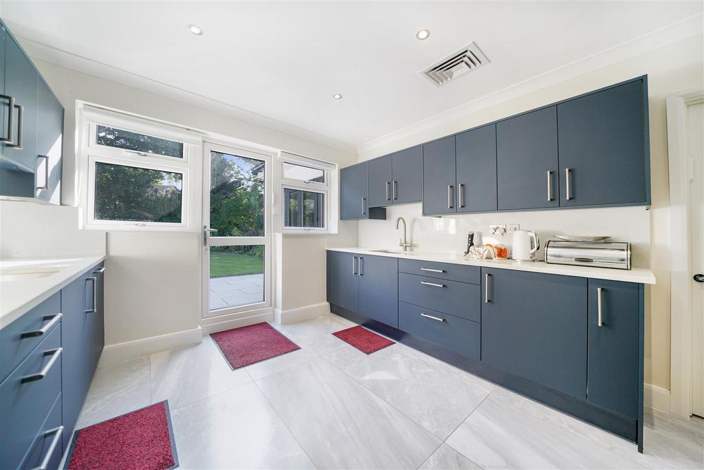15 Morley Crescent - Np Ou XQUNCVJf Ai SUQNZC.jpg