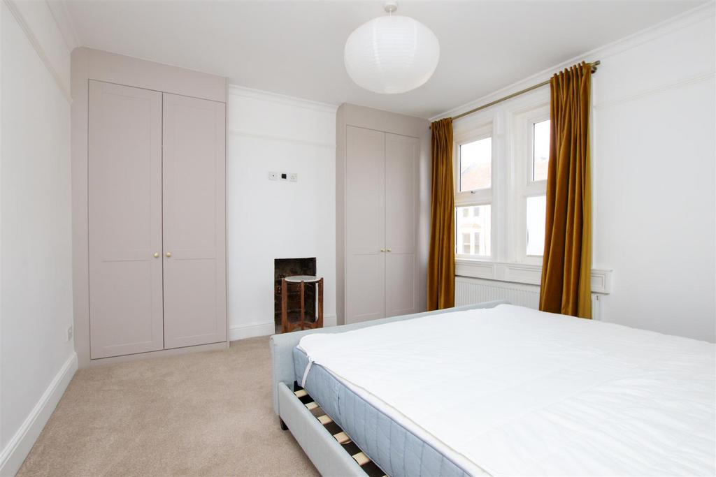 Master bedroom 1.jpg