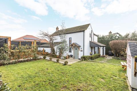 3 bedroom detached house for sale, Inviting Detached Cottage in Great Plumstead