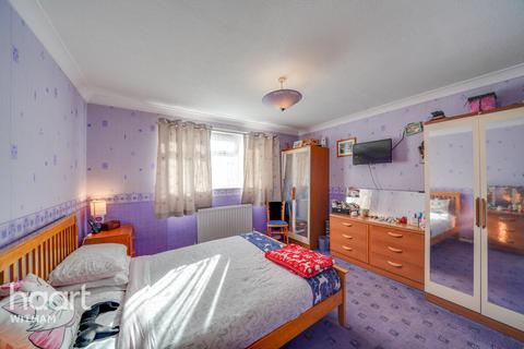 3 bedroom terraced house for sale, Redwood Close, Witham