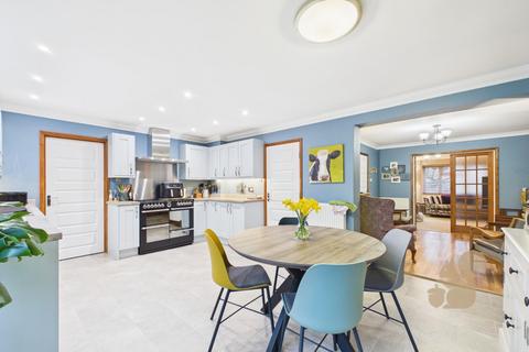 5 bedroom semi-detached house for sale, Crome Close, Colchester