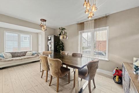 4 bedroom detached house for sale, Buttercup Drive, Polegate BN26