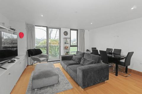 2 bedroom flat for sale, Queens Road, Hersham KT12