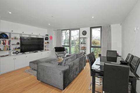 2 bedroom flat for sale, Queens Road, Hersham KT12