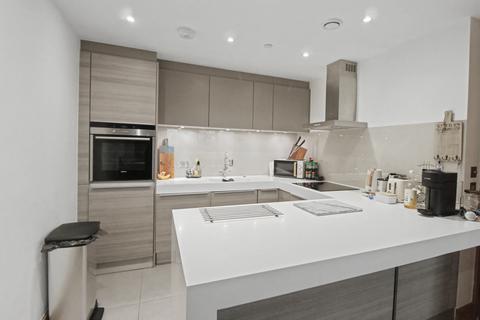 2 bedroom flat for sale, Queens Road, Hersham KT12