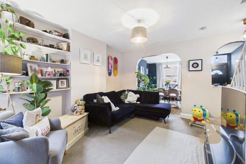 3 bedroom semi-detached house for sale, Bergholt Road, Colchester