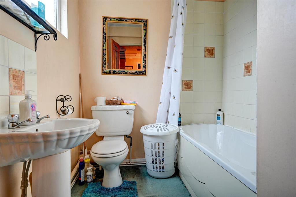 Bathroom.jpg