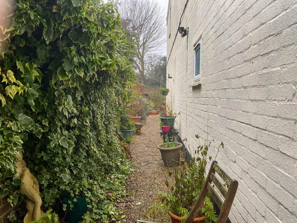 Pathway to garden.jpg