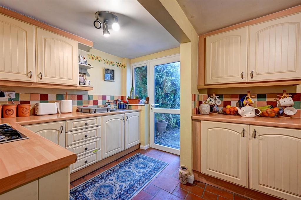 Kitchen 2.jpg