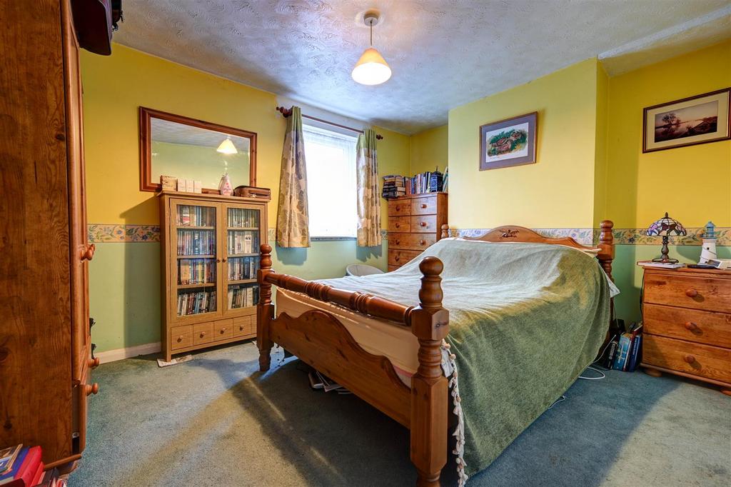 Bedroom 1.jpg
