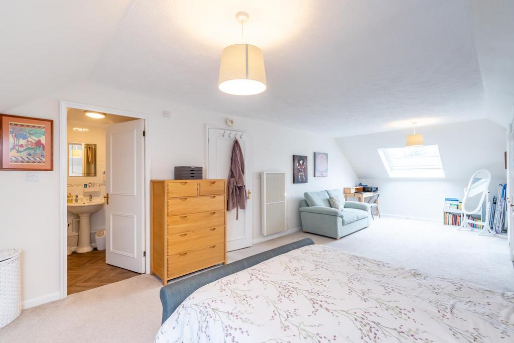 Bedroom 1.jpg
