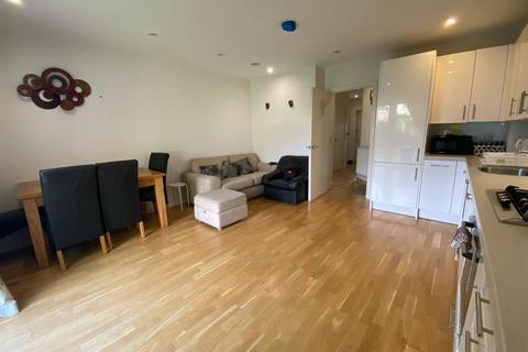 4 bedroom end of terrace house to rent, Beavers Lane, Hounslow, TW4