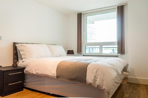 2 bedroom apartment to rent, Kestrel House, St George Wharf, SW9