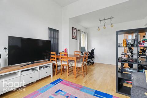 2 bedroom flat for sale, Appleton Way, Hornchurch