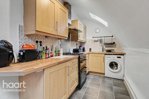 2 bedroom flat for sale, Appleton Way, Hornchurch