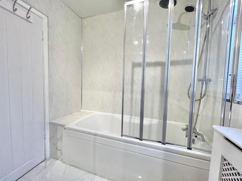 Bathroom 2.jpg