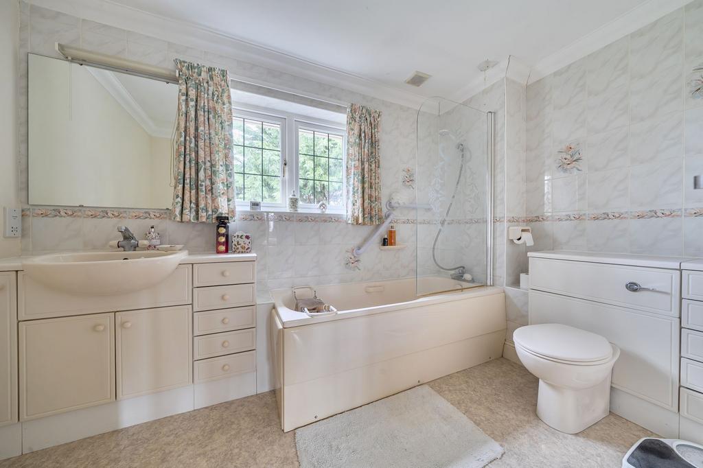 En-Suite Bathroom