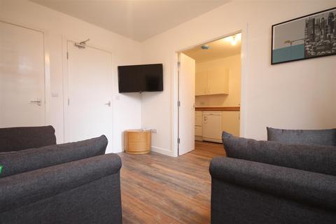 4 bedroom flat to rent, Claremont Road, Spital Tongues, Newcastle Upon Tyne