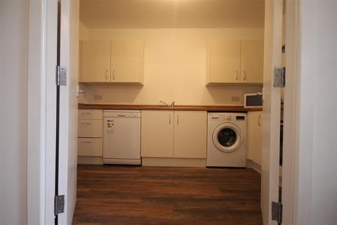 4 bedroom flat to rent, Claremont Road, Spital Tongues, Newcastle Upon Tyne